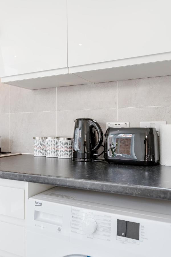 2 Bedroom Serviced Apartment ロンドン エクステリア 写真