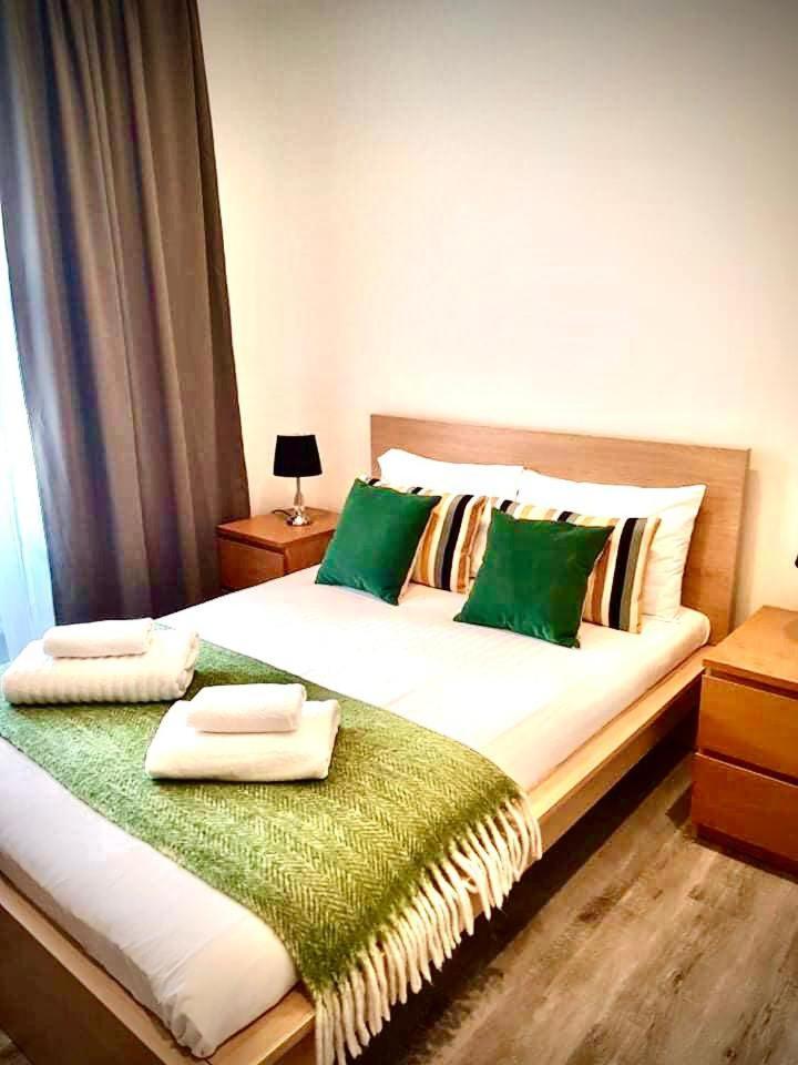 2 Bedroom Serviced Apartment ロンドン エクステリア 写真