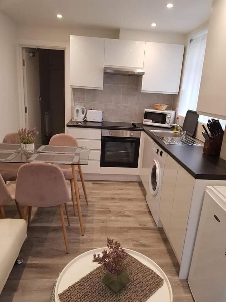 2 Bedroom Serviced Apartment ロンドン エクステリア 写真